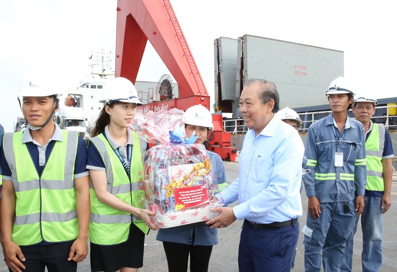 Phó Thủ tướng Thường trực thăm cảng cửa ngõ quốc tế lớn nhất Tây Nam Bộ - ảnh 3